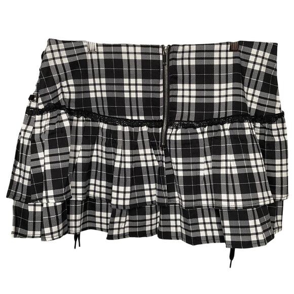 Dolls Kill Widow Pleated Plaid Skirt White Black Plus Size 1X NWT - Picture 5 of 10